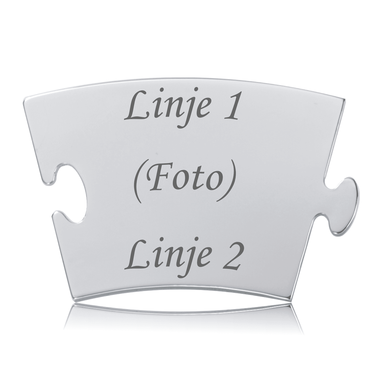 Memozz Classic brik med plads til personligt foto og to tekstlinjer, i håndpoleret rustfrit stål med mørk lasergravering.