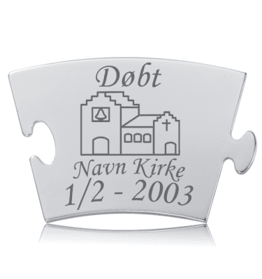 Memozz Classic Døbt - Model Kirke brik i rustfri stål med detaljeret lasergravering af kirke, herunder teksten "Døbt" og eksempel på personliggørelse.