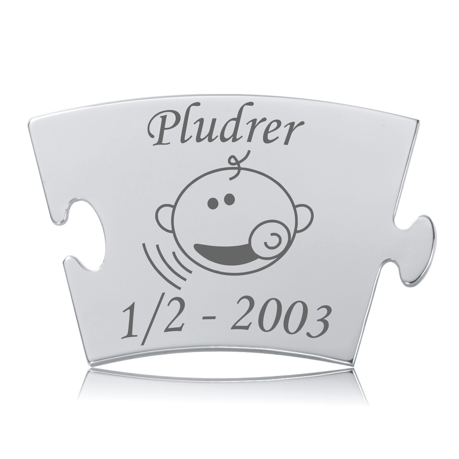 Memozz Classic Pludrer brik i sølvfarvet stål med gravering af babyansigt og teksten "Pludrer"