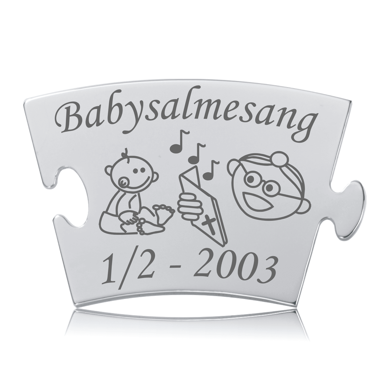 Memozz Classic Babysalmesang mindebrik i håndpoleret, graveret rustfrit stål med et barn, noder og en kirkesangbog