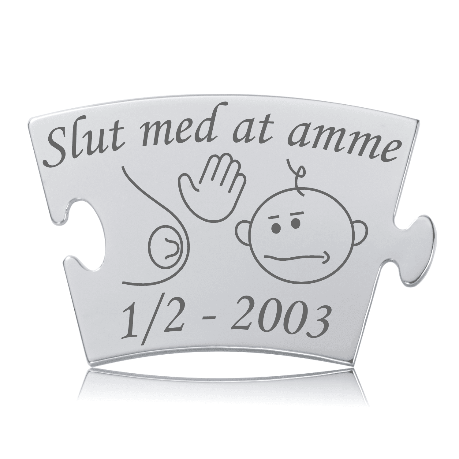 Memozz Classic brik "Slut med at amme" i rustfrit stål med graveret tekst og illustration af en ammepause. En fin måde at huske en vigtig tid.