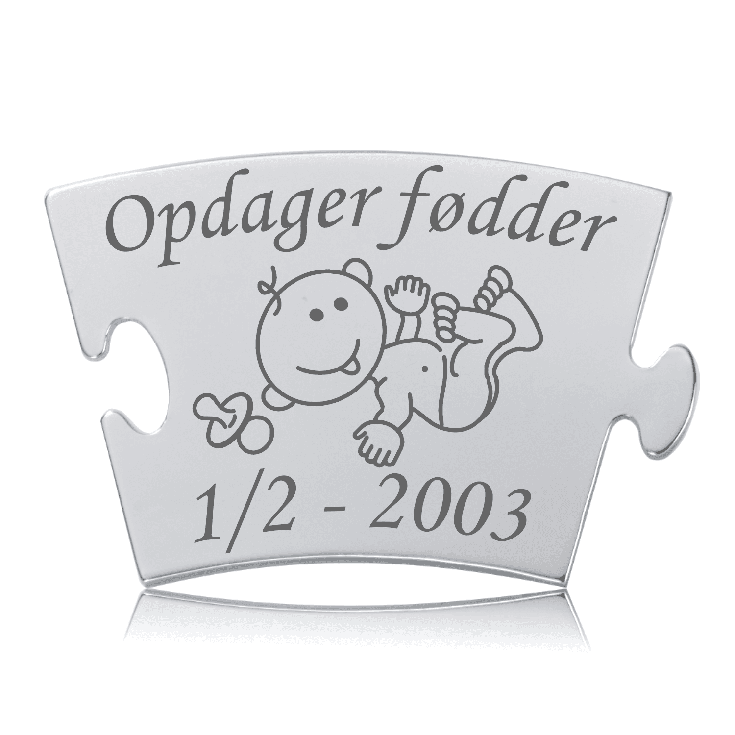 Memozz Classic brik “Opdager fødder” i poleret stål med baby illustration og tekst, der fremhæver detaljerne i graveringen.