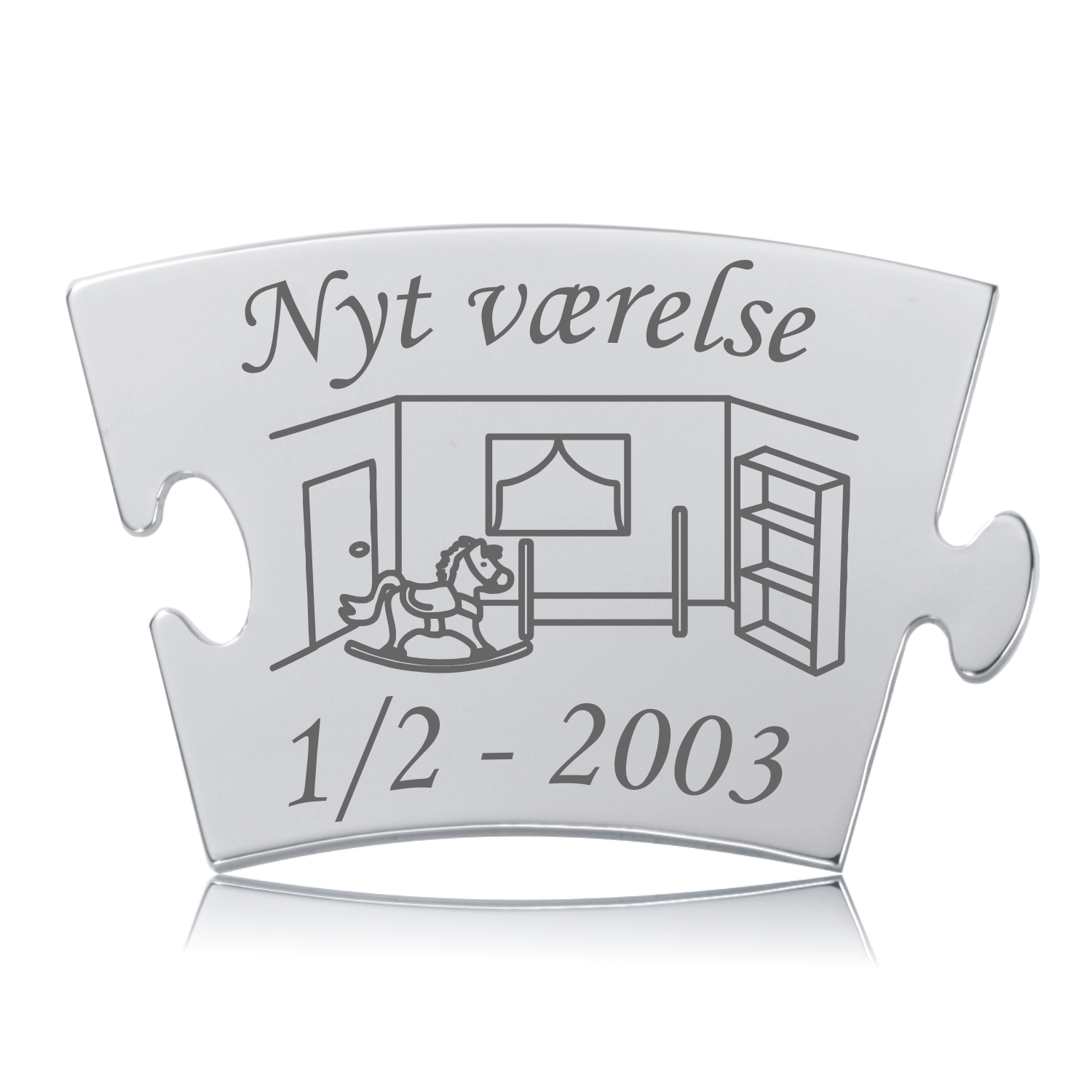 Memozz Classic brik "Nyt værelse" med gravering af værelse og personlig dato, i håndpoleret rustfrit stål