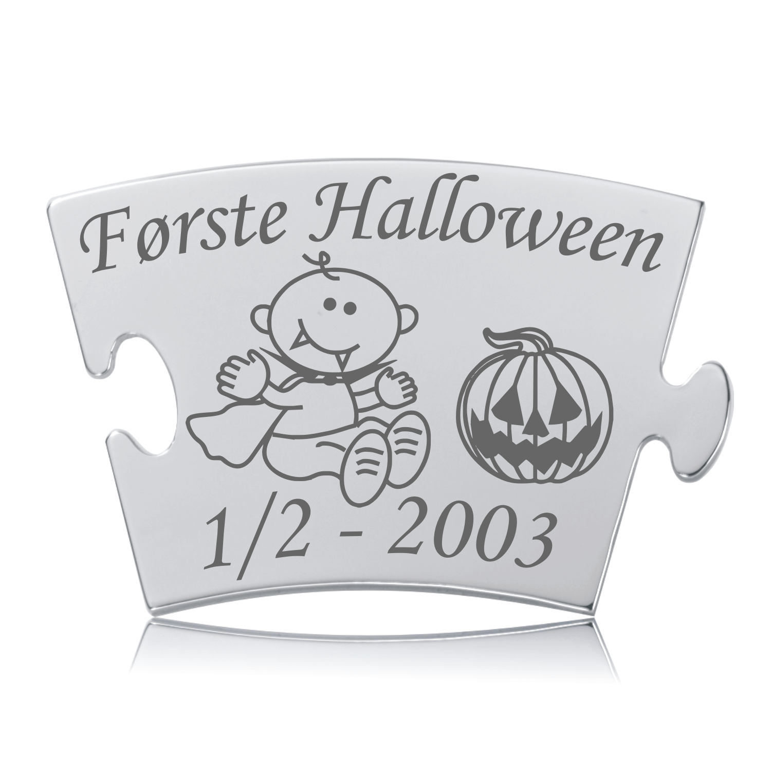 Memozz Classic brik "Første Halloween" med gravering af vampyrbaby og græskar på rustfri stål baggrund.