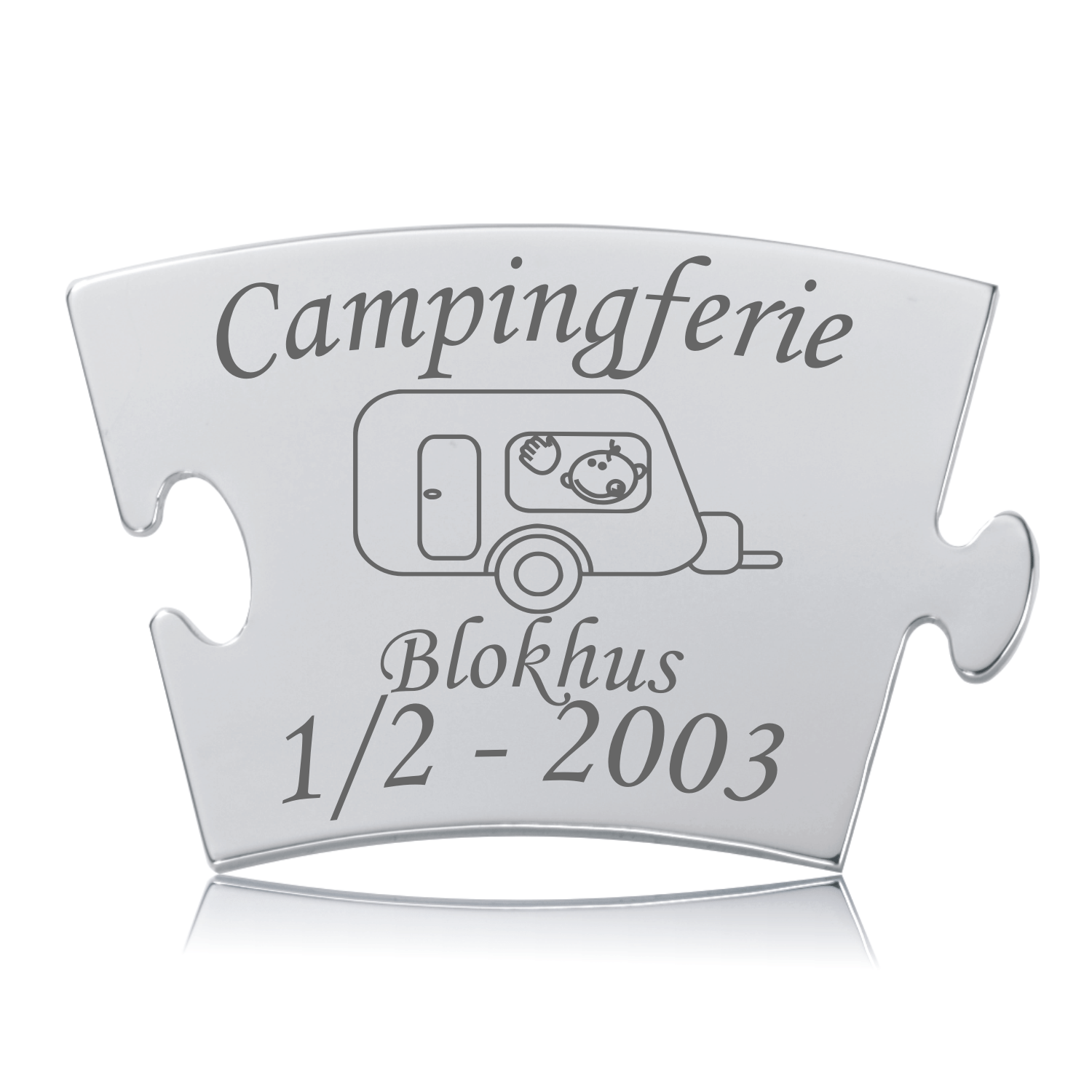 Memozz Classic brik "Campingferie" i blankt stål med gravering af campingvogn og navn