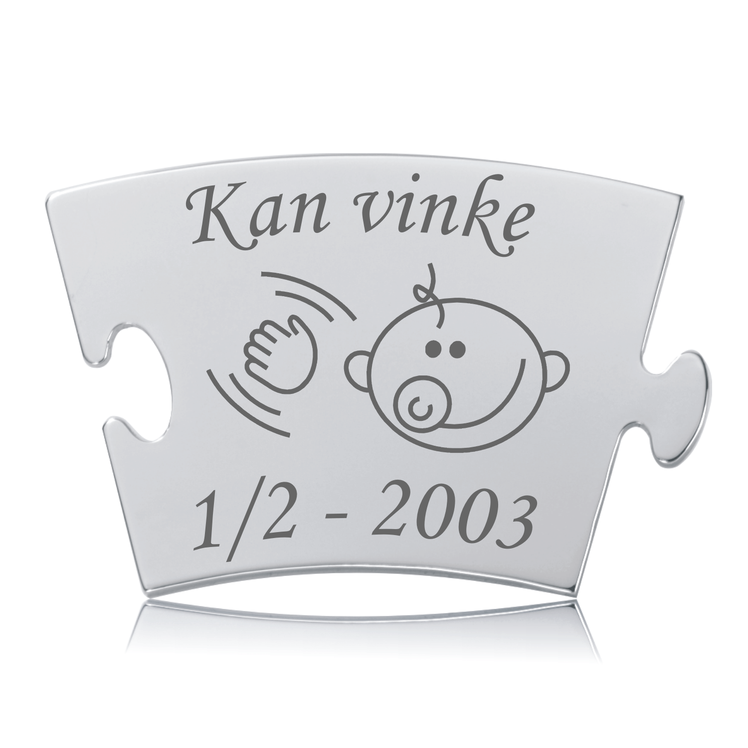 Memozz Classic brik i rustfrit stål med gravering: "Kan vinke" og babyansigt. Glat, reflekterende overflade.