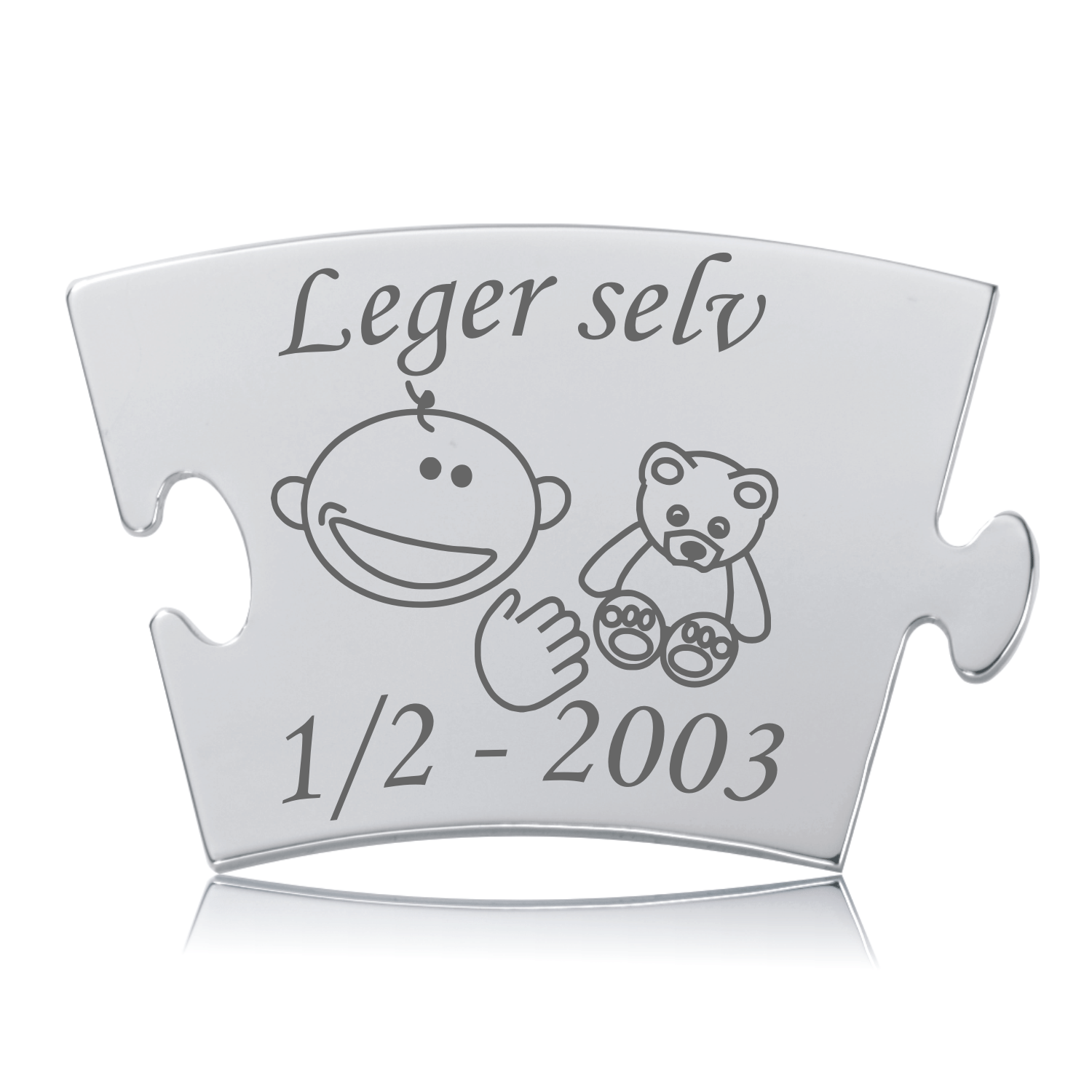 Memozz Classic "Leger selv" mindebrik Memozz Classic brik "Leger selv" i håndpoleret rustfri stål med gravering af baby, bamse og teksten "Leger selv"