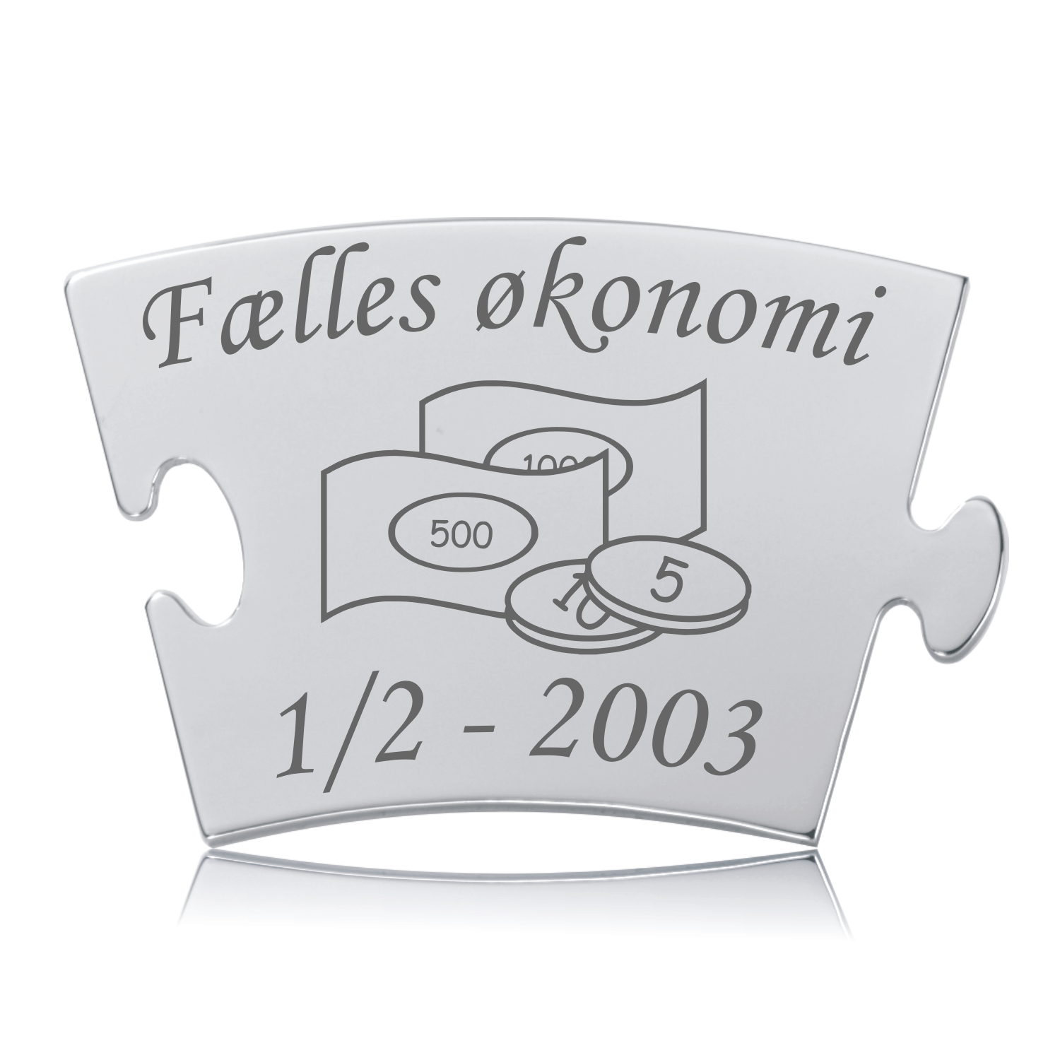Memozz Classic brik i blankt rustfrit stål med graveringen "Fælles økonomi" og motiv af pengesedler og mønter samt dato "1/2-2003"