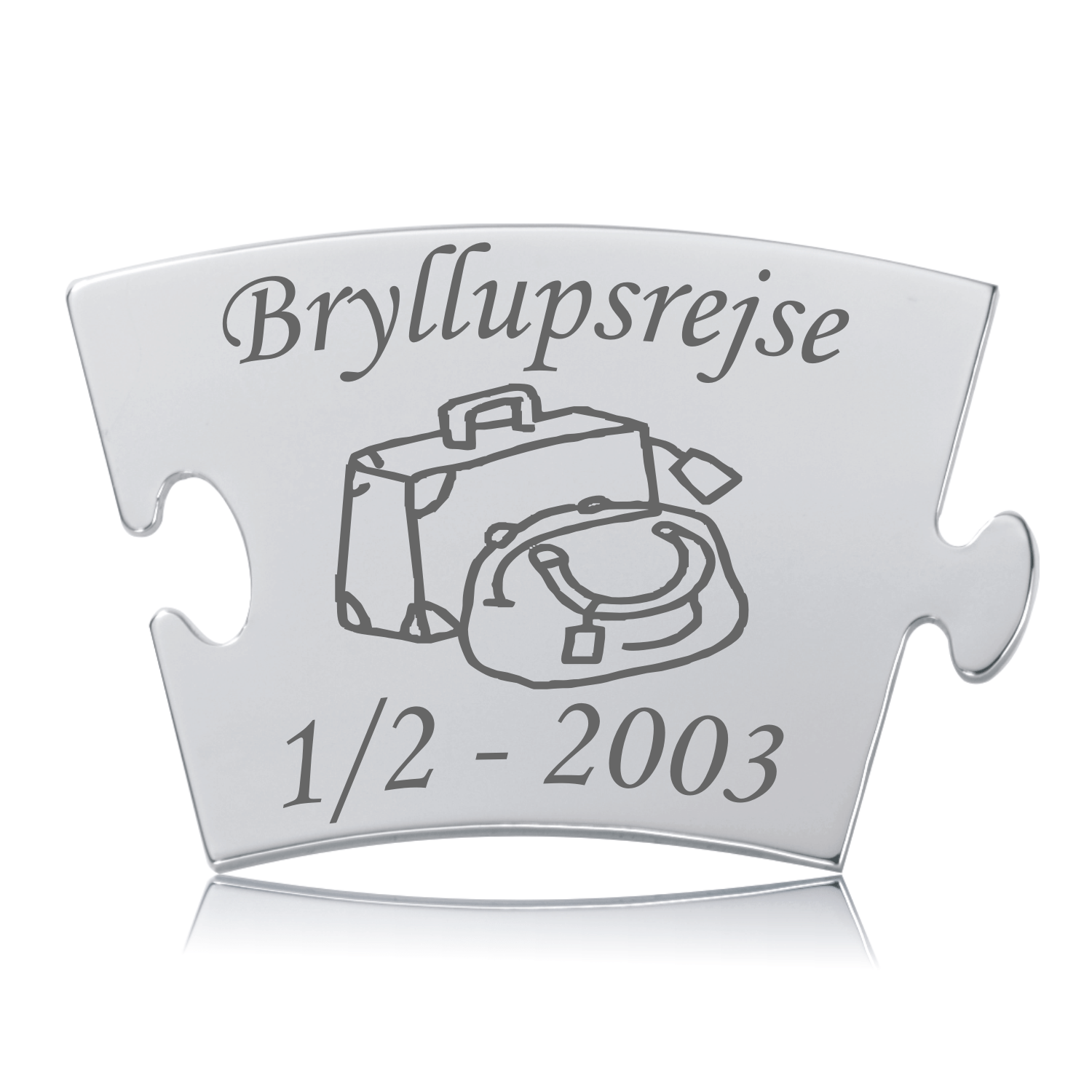 Memozz Classic brik med gravering af teksten "Bryllupsrejse" og illustration af kuffert og taske. Fremstillet i skinnende håndpoleret rustfrit stål.