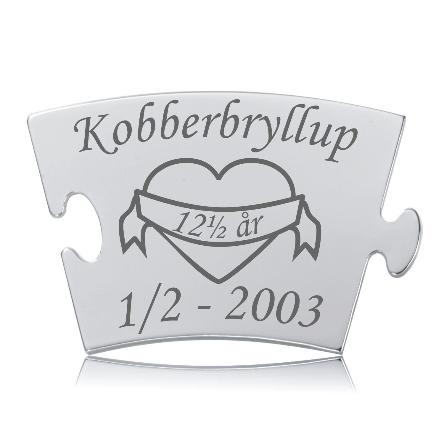 Kobberbryllup brik i poleret rustfrit stål med gravering af "Kobberbryllup", hjerte, "12½ år".