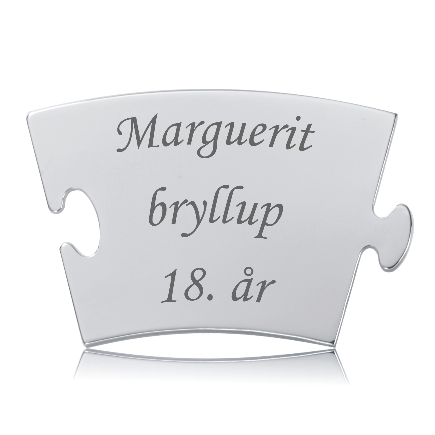 Margueritbryllup brik til Memozz Classic mindetavle i håndpoleret rustfrit stål med graveret tekst "Marguerit bryllup 18. år"