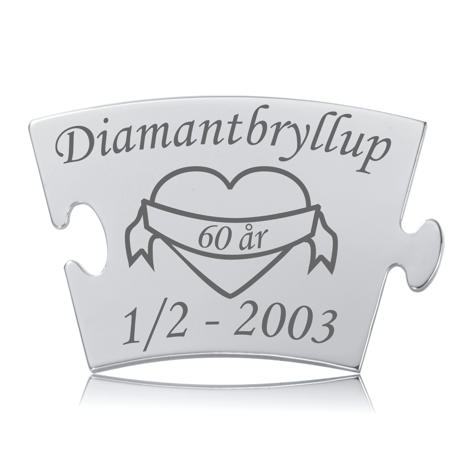 Diamantbryllup 60 år Mindebrik Memozz Classic brik graveret med "Diamantbryllup 60 år" og et hjerte med bånd på håndpoleret rustfri stål