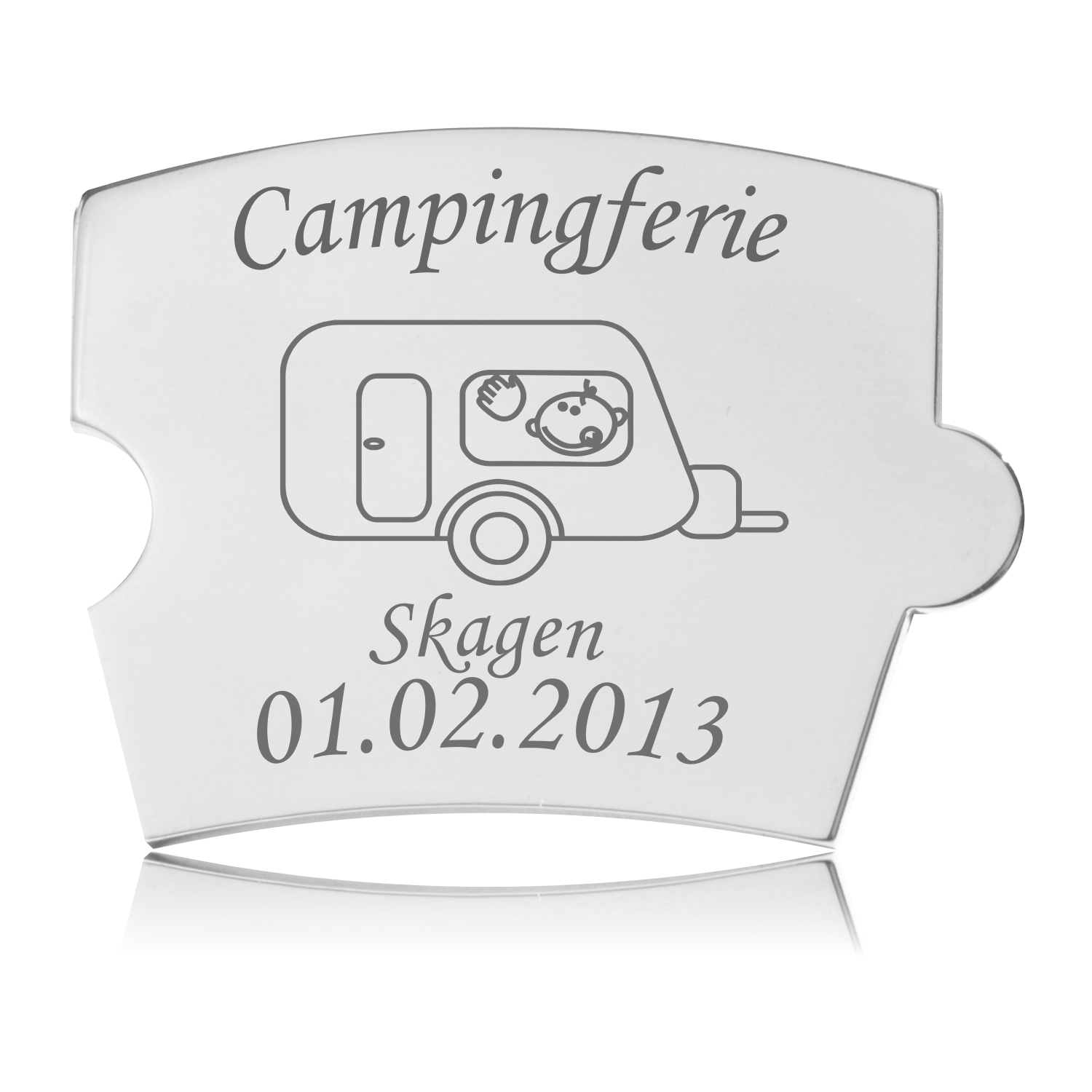 Memozz Spin Campingferie mindebrik i blankt rustfrit stål med tegning af campingvogn og teksten "Campingferie".