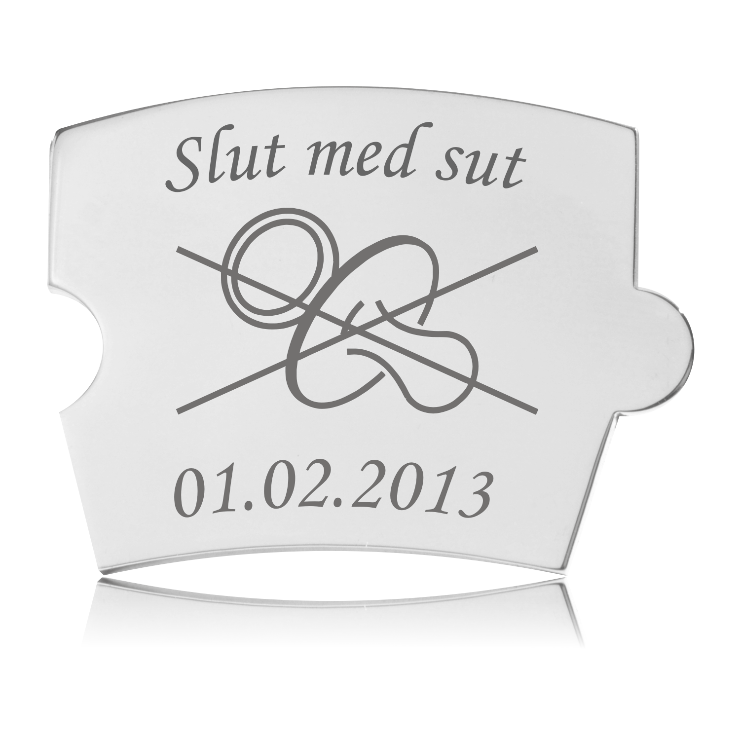 Blankpoleret rustfri stål brik til Memozz Spin. Graveret ikon af en sut med streg over. Teksten "Slut med sut" er smukt indgraveret.