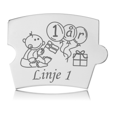 Memozz Spin Fødselsdag Puzle 1 År Brik Memozz Spin brik "Fødselsdag - Model Puzle" med gravering af glad baby med Dannebrog, balloner med 1 år og gave på skinnende rustfrit stål.