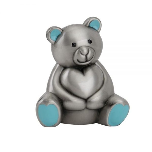 Fortinnet bamse sparebøsse med blå detaljer på ører og fødder, der holder et hjerte på maven.