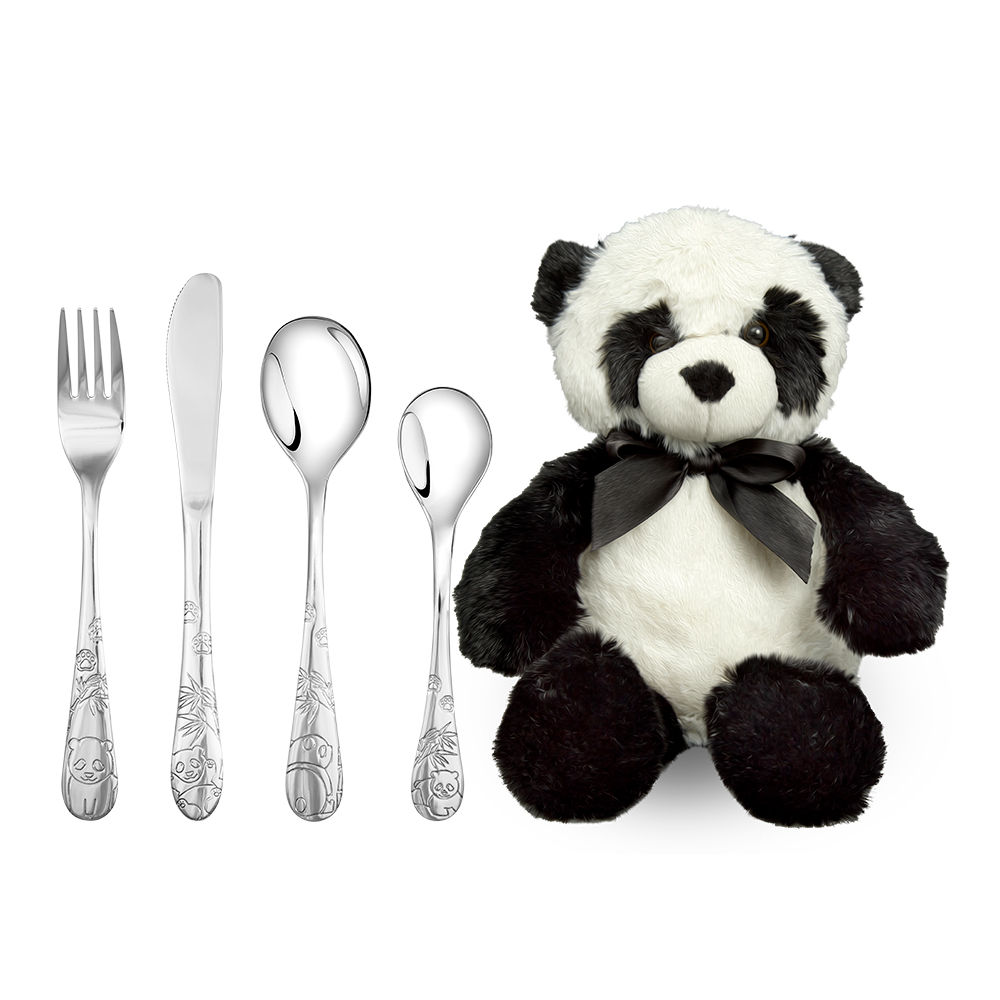 Børnebestik med panda-motiv og en blød sort-hvid panda bamse, perfekt som personlig dåbsgave.