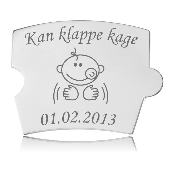 Memozz Spin brik i håndpoleret rustfrit stål med gravering "Kan klappe kage" og babyillustration