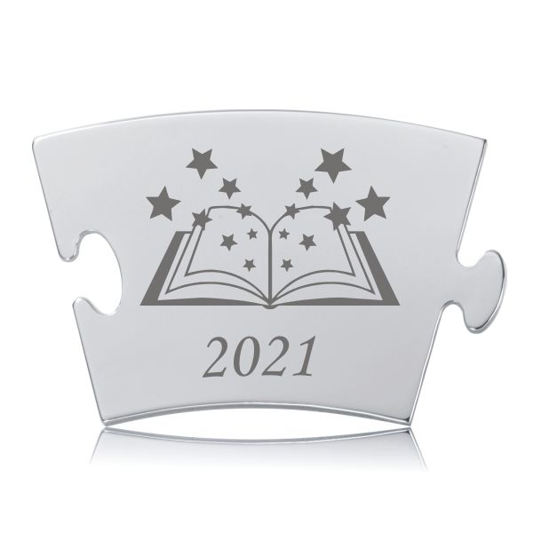 Memozz Årsbrik 2021 i skinnende rustfrit stål med gravering af åben bog og stjerner