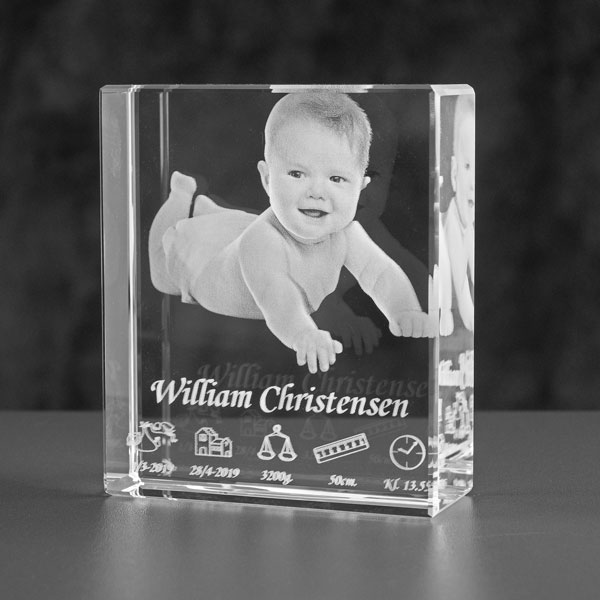 Glasblok-rektangulær-fra-skrå-side Glasblok Firkantet med 3D gravering
