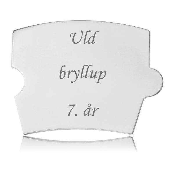 Blank Memozz Spin mindebrik i håndpoleret rustfrit stål med teksten "Uld bryllup 7. år" lasergraveret i mørkegrå.