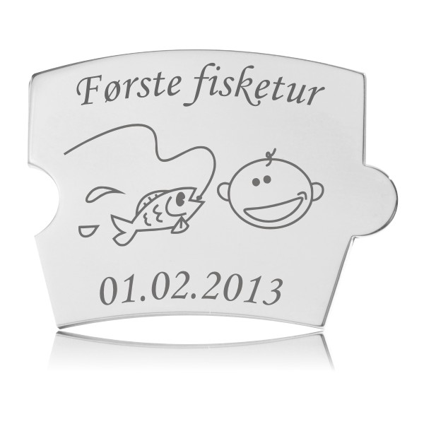 Memozz Spin brik Første fisketur i håndpoleret rustfrit stål med lasergraveret motiv af fiskestang, fisk og smilende ansigt