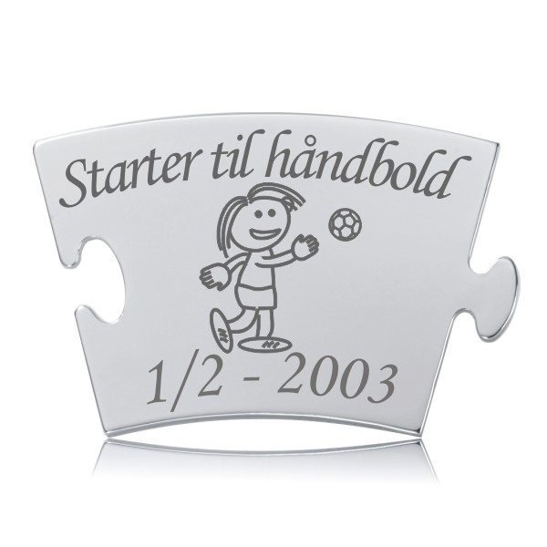Memozz Classic Starter til håndbold pige mindebrik Memozz Classic brik "Starter til håndbold - pige" i skinnende, håndpoleret rustfrit stål med tydelig lasergravering af en glad pige med håndbold.