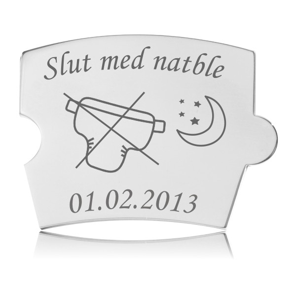 Slut med natble, Graveret Memozz Spin Brik til Milepæle Memozz Spin brik i håndpoleret stål med lasergravering "Slut med natble", et overstreget ble-symbol, måne, stjerner og datoen 01.02.2013.