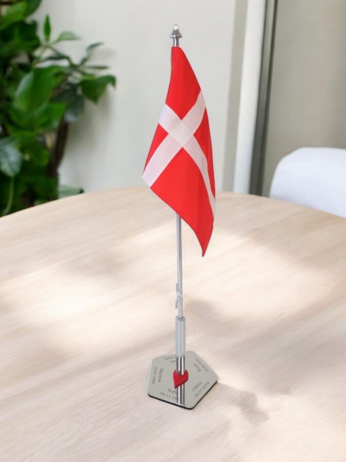 Familieflag 5 kantet fra Memozz Memozz bordflag til familie.
